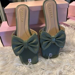 FLAT SLIPPERS SIZE 8 NEW NEVER WORN